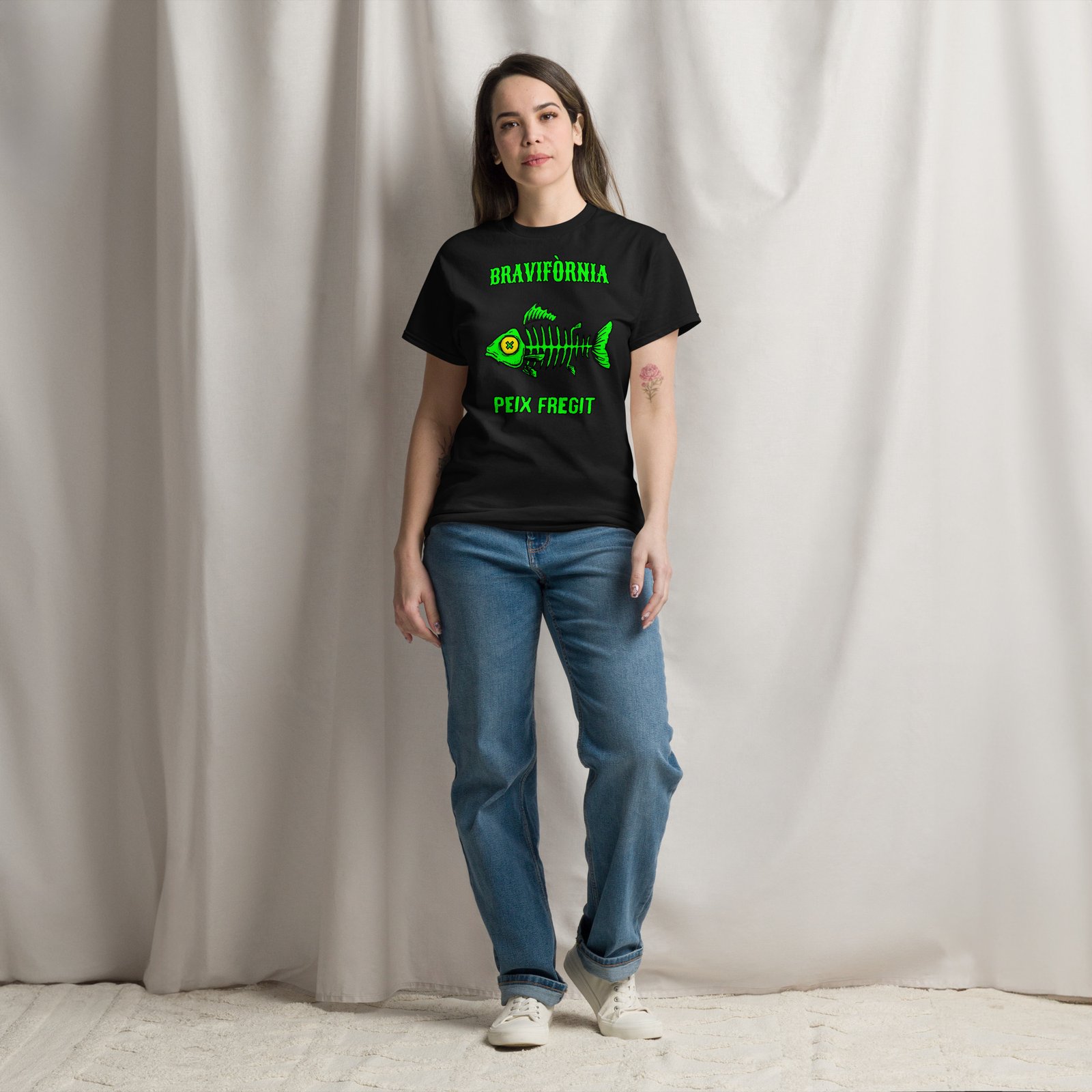BRAVIFÒRNIA - Peix Fregit (Neon Fish Skeleton Surf & Skate) Camiseta clásica unisex